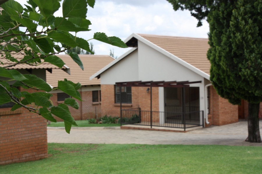 2 Bedroom Property for Sale in Langenhovenpark Free State